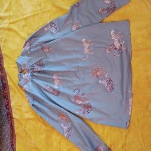 Blouse with leopards
